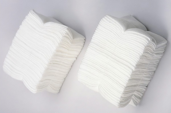 kopen Zacht de Oppervlakte Steriel Katoen Gauze Pads Medical Compress Disposable Gauze Swabs van Ce ISO online vervaardiging
