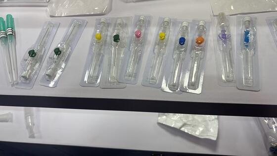 Goede prijs Eenmalige infuuskanneel met vleugelvormig ontwerp, 14G-26G-maat, en biocompatibel PVC voor een veilige plaatsing online